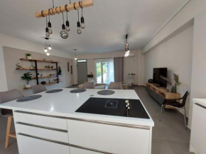 New minimal apartment,10' from Athens airport